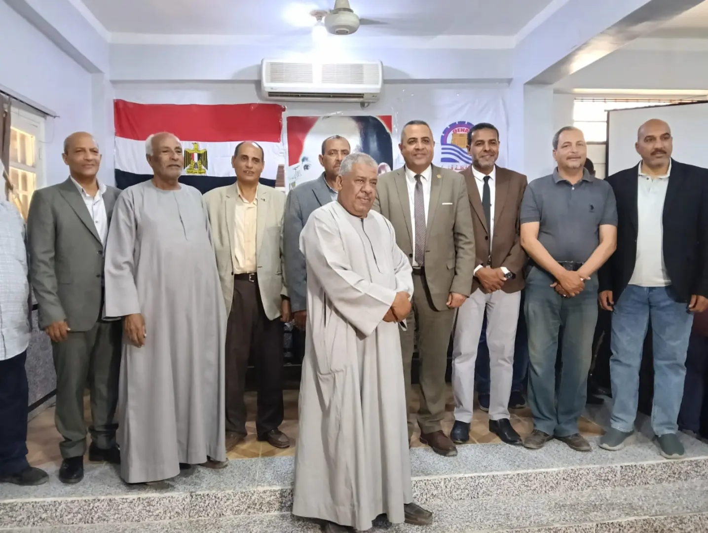 "عبدالمحسن" يكرم 29 طالبًا بتعليم قنا لحصولهم على شهادات دولية من “توفاس” اليابانية - 1000542876