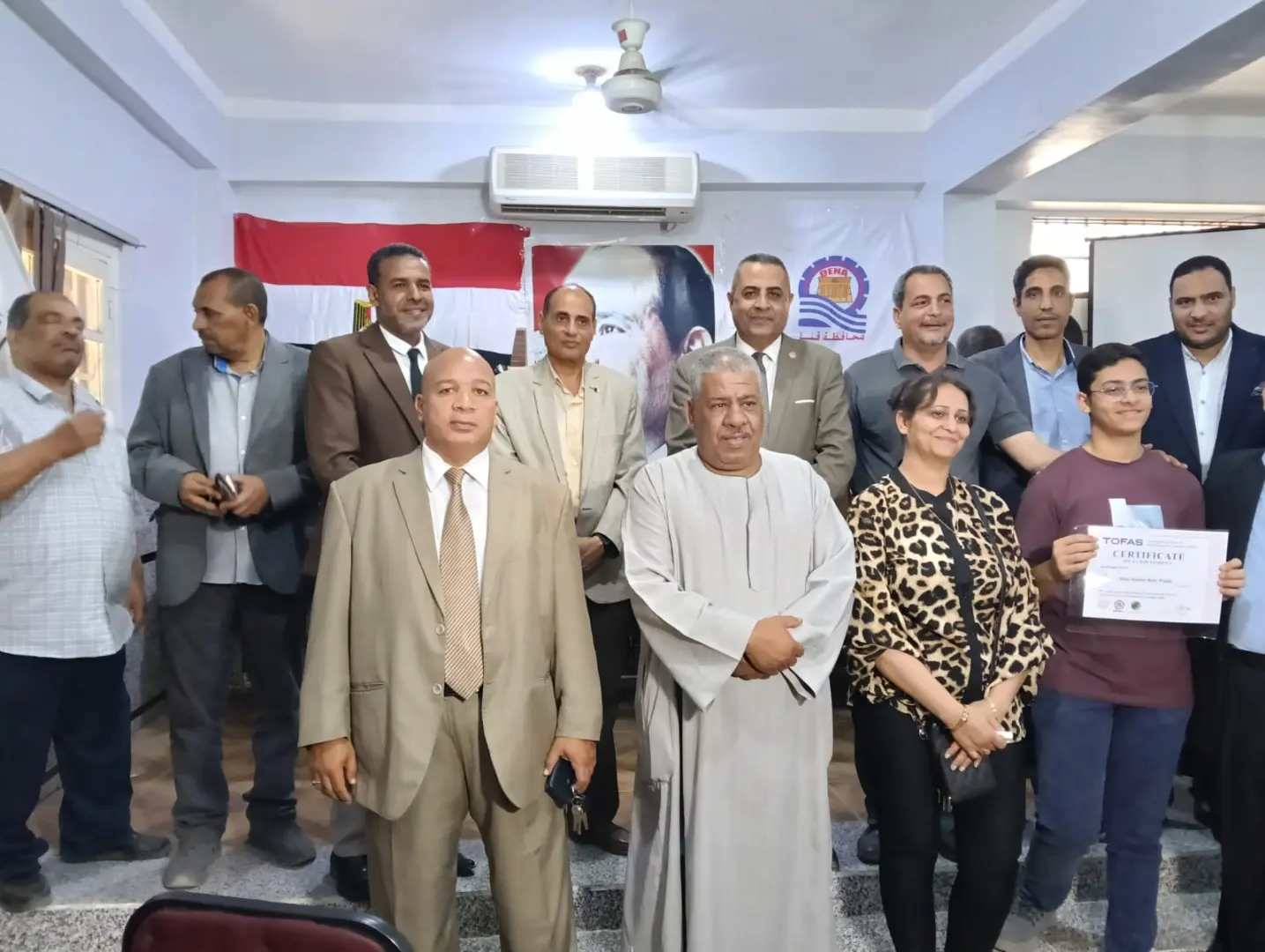 "عبدالمحسن" يكرم 29 طالبًا بتعليم قنا لحصولهم على شهادات دولية من “توفاس” اليابانية - 1000542877