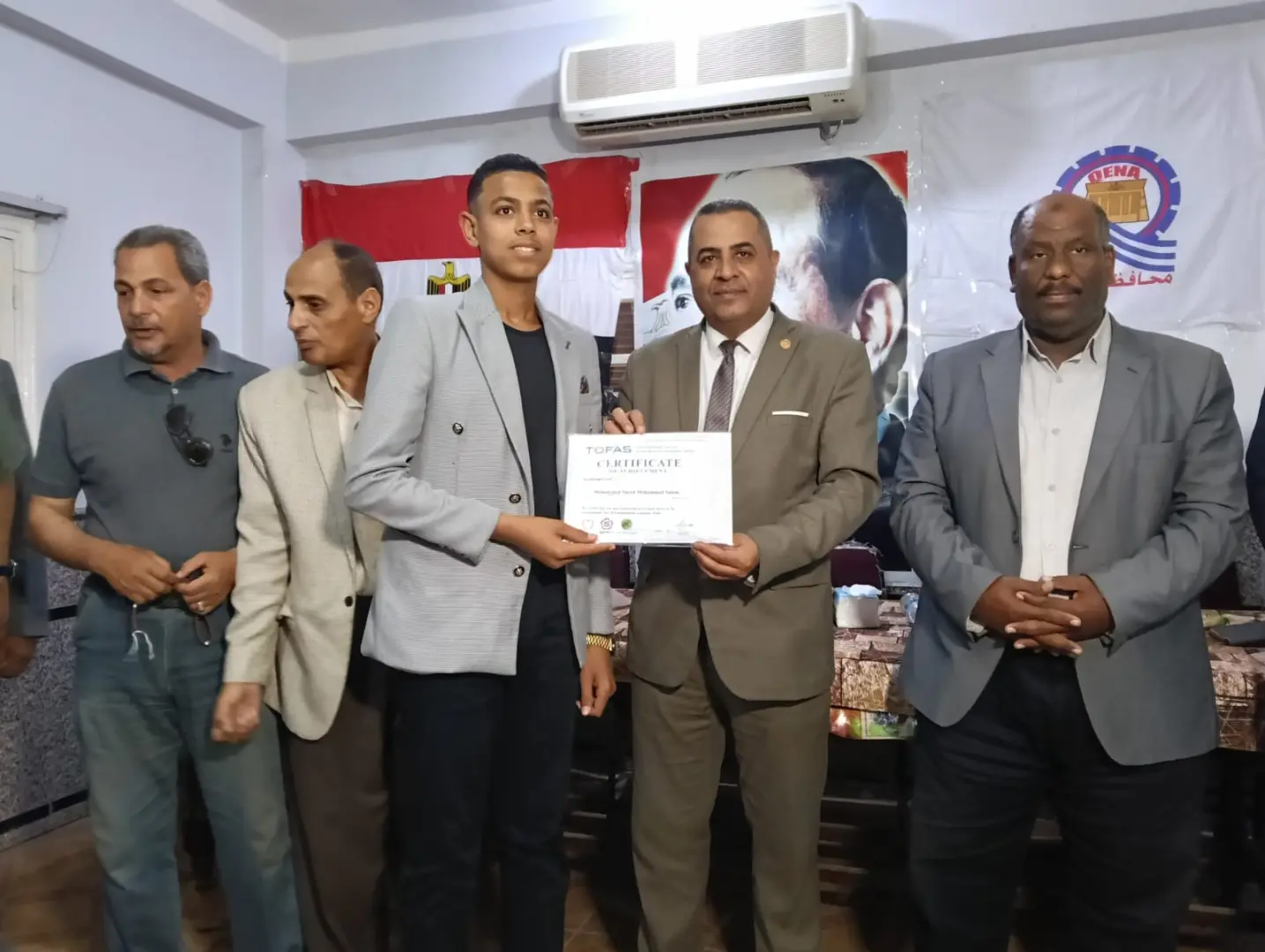 "عبدالمحسن" يكرم 29 طالبًا بتعليم قنا لحصولهم على شهادات دولية من “توفاس” اليابانية - 1000542890