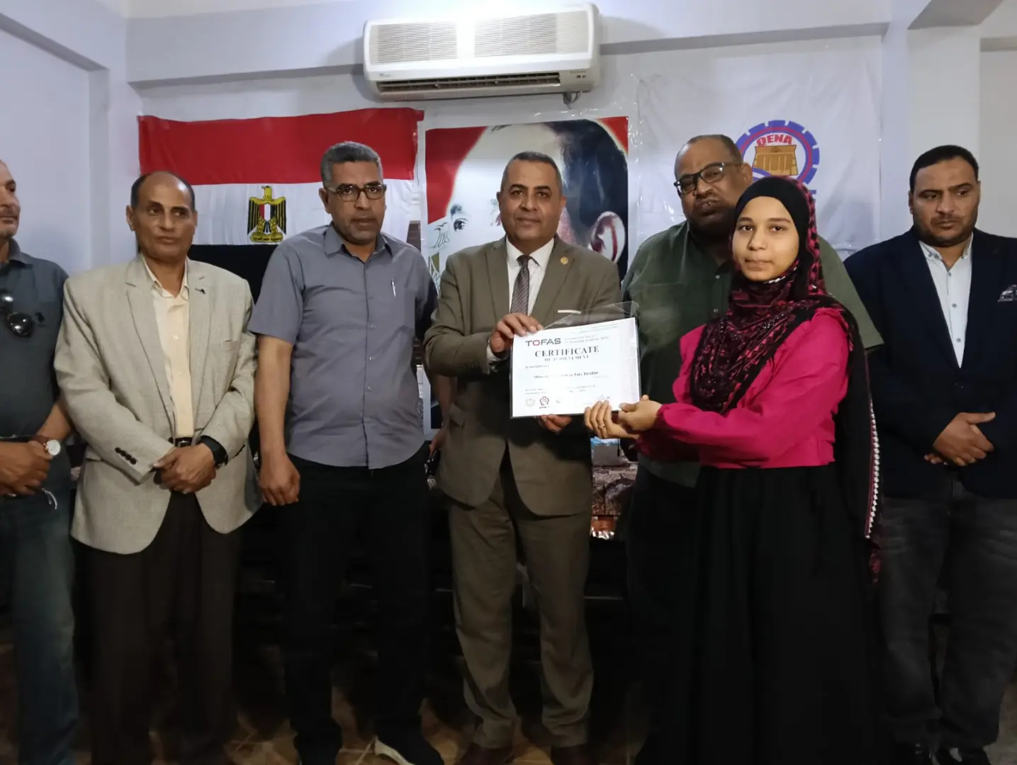 "عبدالمحسن" يكرم 29 طالبًا بتعليم قنا لحصولهم على شهادات دولية من “توفاس” اليابانية - 1000542891