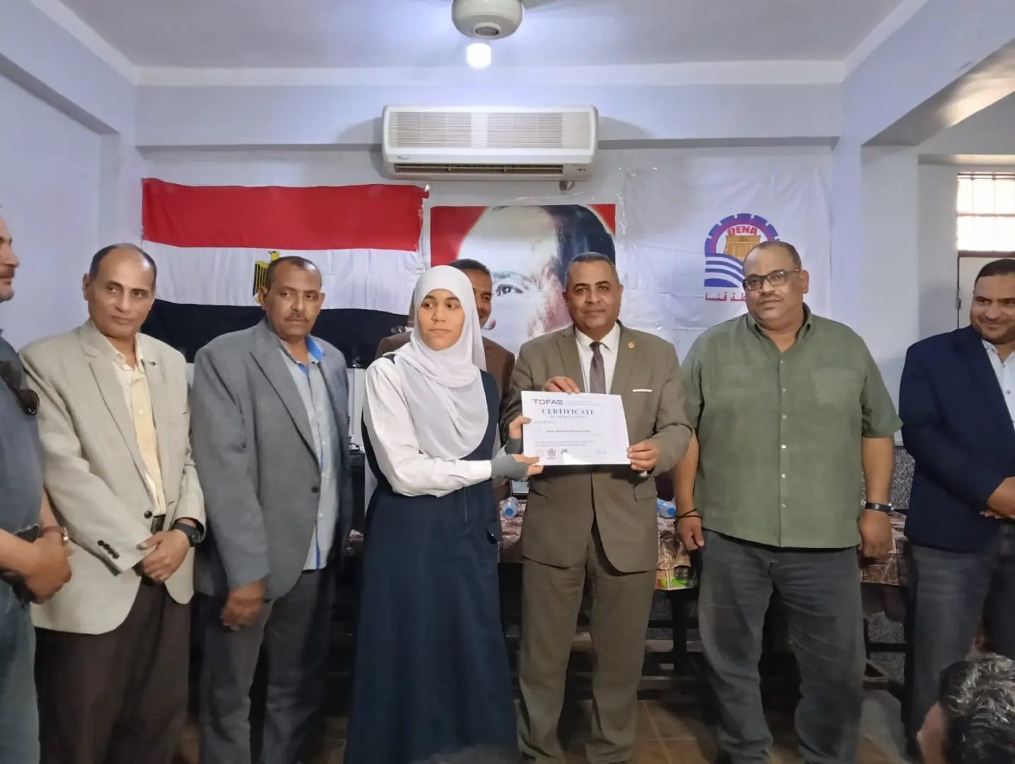 "عبدالمحسن" يكرم 29 طالبًا بتعليم قنا لحصولهم على شهادات دولية من “توفاس” اليابانية - 1000542895
