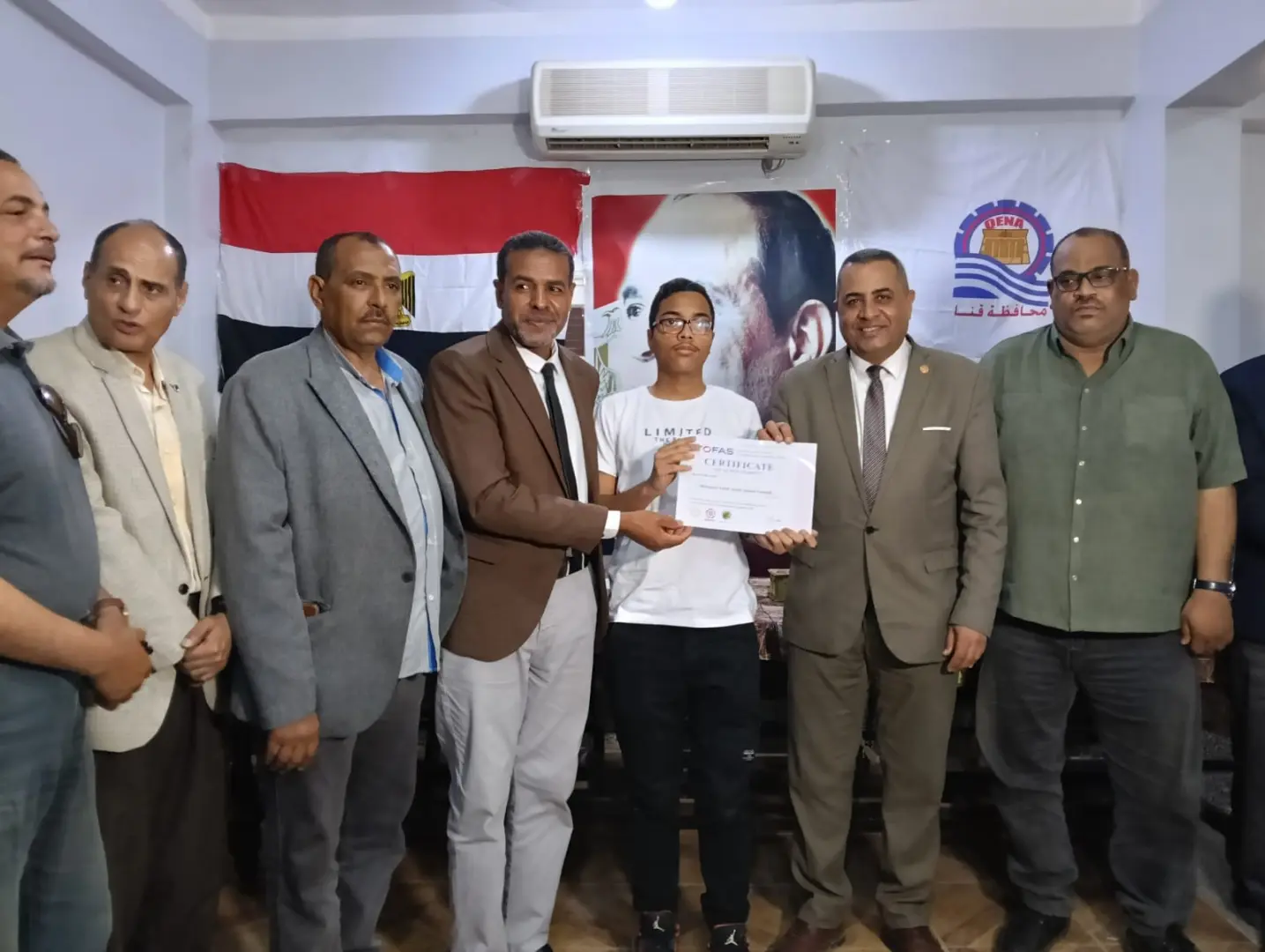 "عبدالمحسن" يكرم 29 طالبًا بتعليم قنا لحصولهم على شهادات دولية من “توفاس” اليابانية - 1000542896