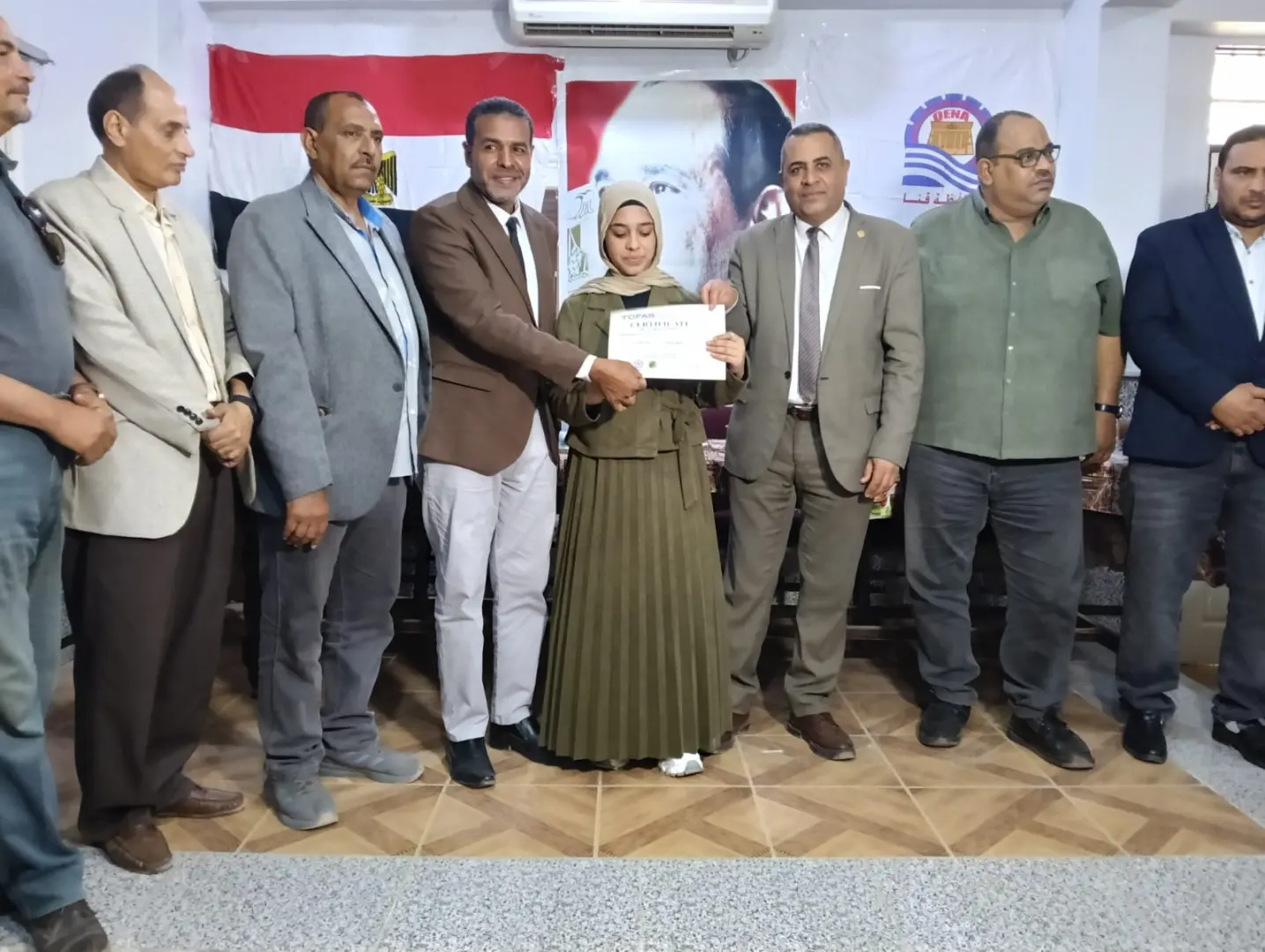 "عبدالمحسن" يكرم 29 طالبًا بتعليم قنا لحصولهم على شهادات دولية من “توفاس” اليابانية - 1000542903