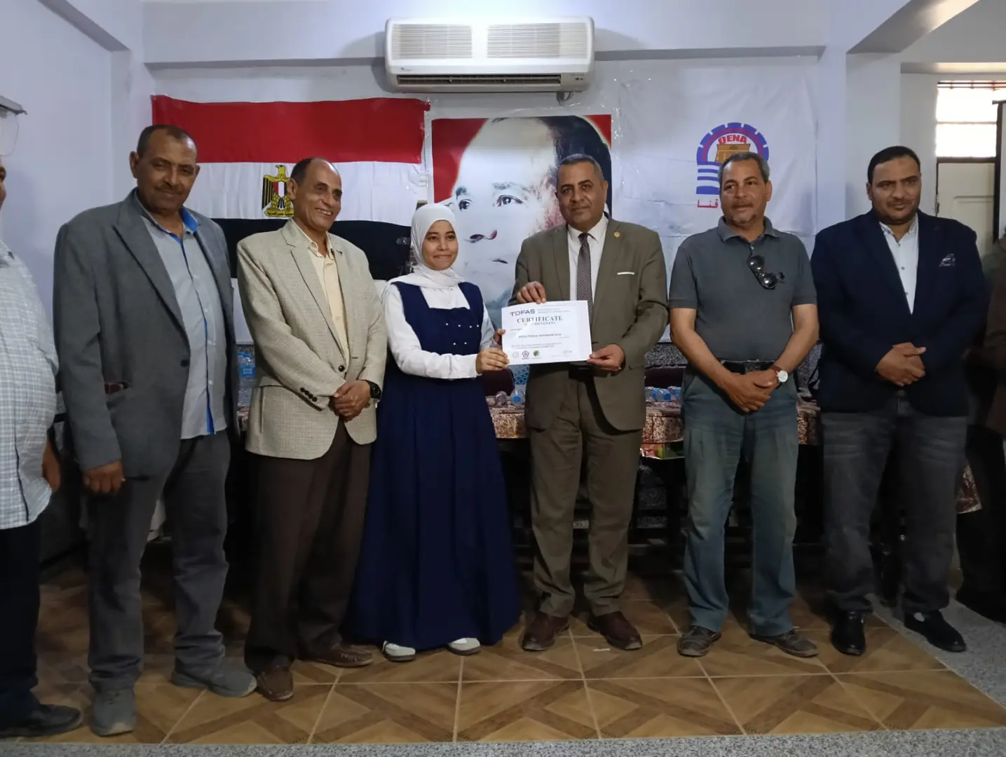 "عبدالمحسن" يكرم 29 طالبًا بتعليم قنا لحصولهم على شهادات دولية من “توفاس” اليابانية - 1000542904