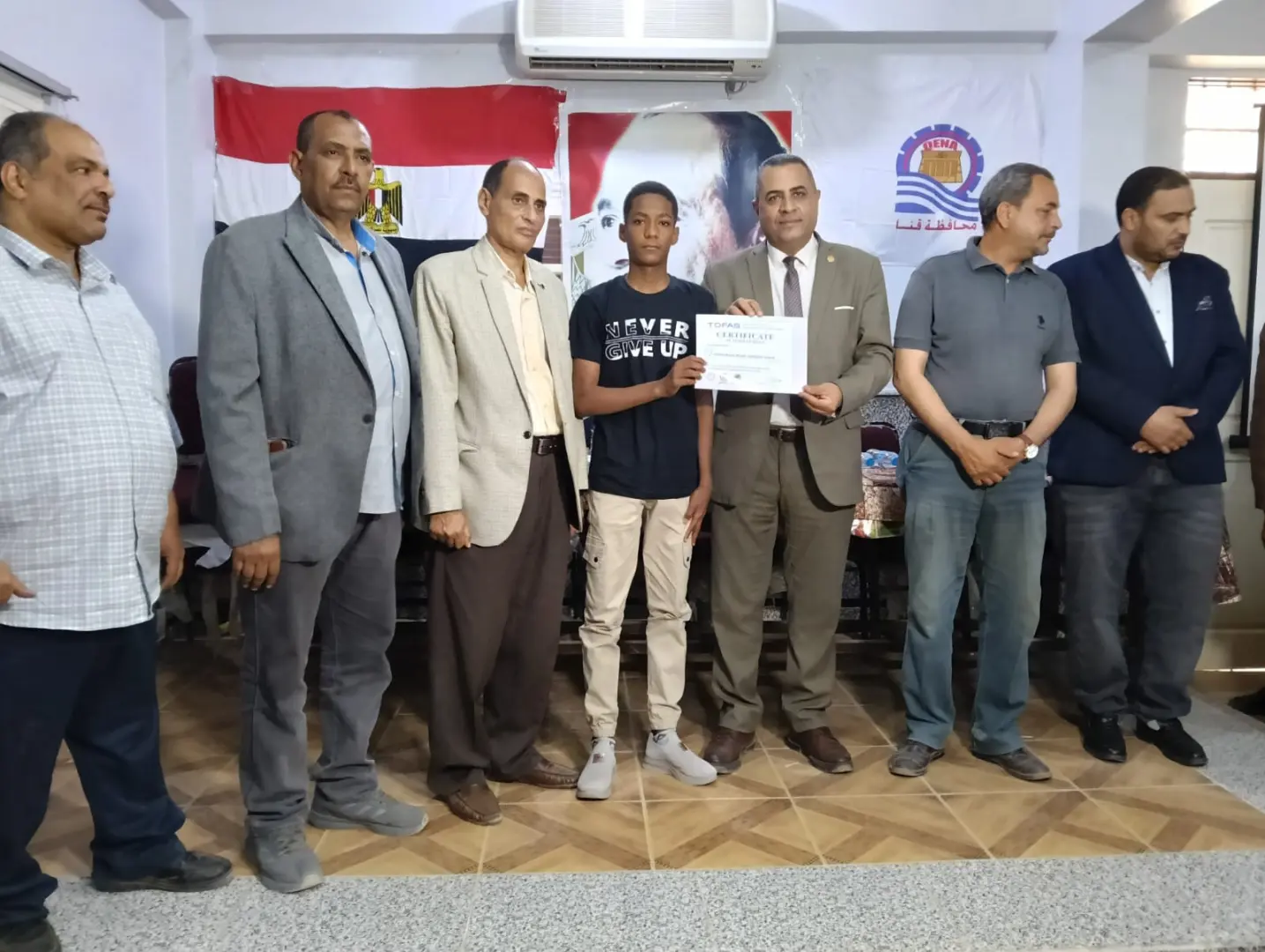 "عبدالمحسن" يكرم 29 طالبًا بتعليم قنا لحصولهم على شهادات دولية من “توفاس” اليابانية - 1000542911