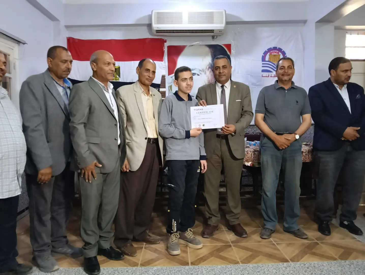 "عبدالمحسن" يكرم 29 طالبًا بتعليم قنا لحصولهم على شهادات دولية من “توفاس” اليابانية - 1000542915