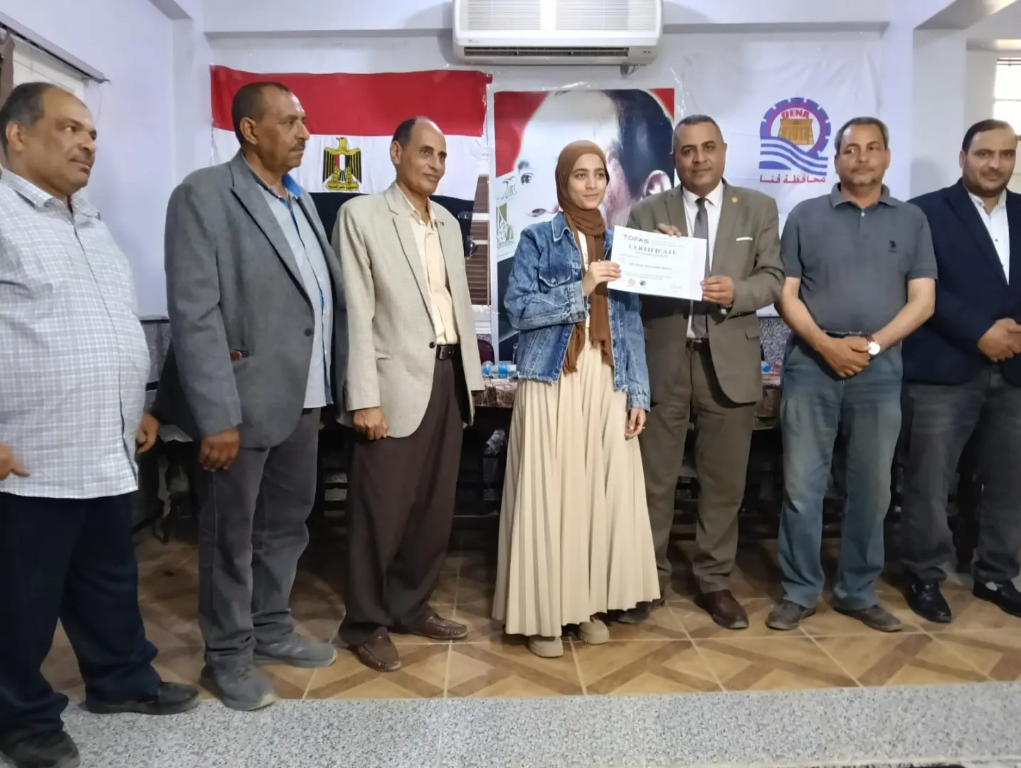 "عبدالمحسن" يكرم 29 طالبًا بتعليم قنا لحصولهم على شهادات دولية من “توفاس” اليابانية - 1000542917