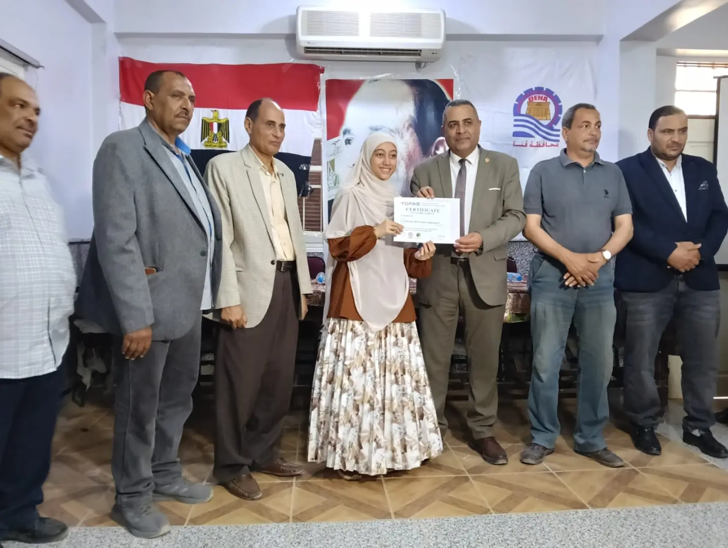 "عبدالمحسن" يكرم 29 طالبًا بتعليم قنا لحصولهم على شهادات دولية من “توفاس” اليابانية - 1000542919