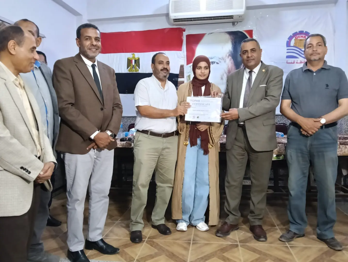 "عبدالمحسن" يكرم 29 طالبًا بتعليم قنا لحصولهم على شهادات دولية من “توفاس” اليابانية - 1000542921