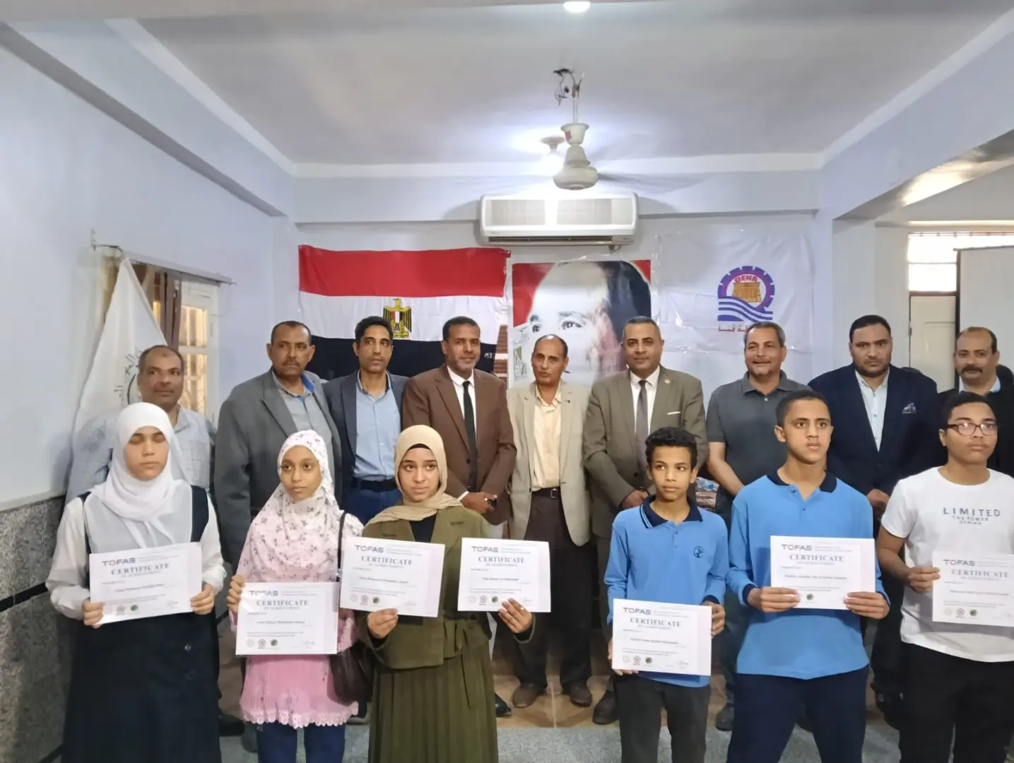"عبدالمحسن" يكرم 29 طالبًا بتعليم قنا لحصولهم على شهادات دولية من “توفاس” اليابانية - 1000542924