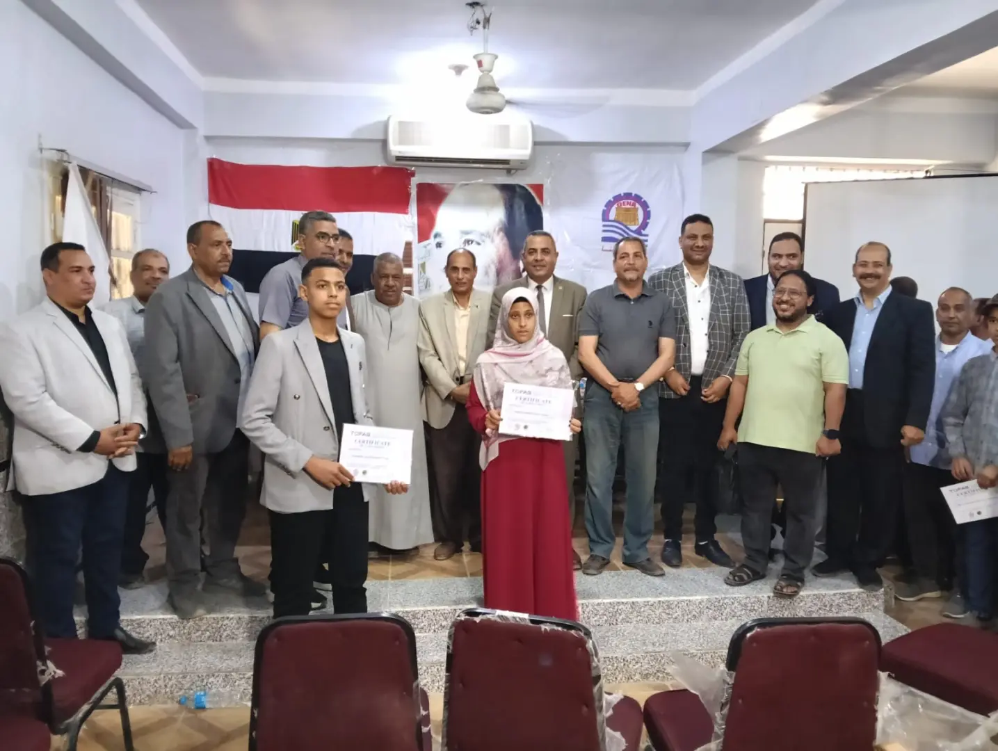 "عبدالمحسن" يكرم 29 طالبًا بتعليم قنا لحصولهم على شهادات دولية من “توفاس” اليابانية - 1000542925