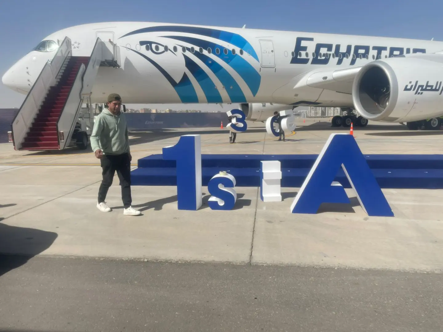الصور الأولى لطائرة مصر للطيران الجديدة "إيرباص A350-900" قبل انضمامها للأسطول