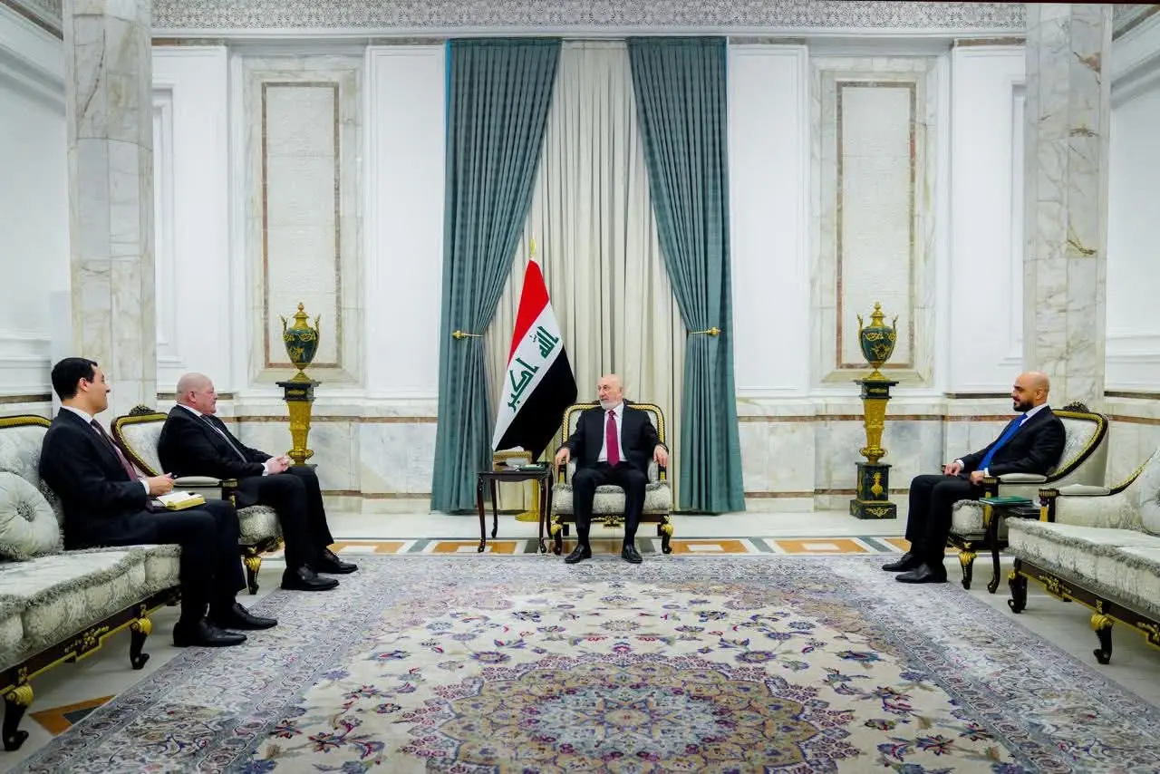 السفير المصري يلتقي رئيس جمهورية العراق ويؤكد حرص القاهرة على تعزيز التعاون الثنائي - 1000545340