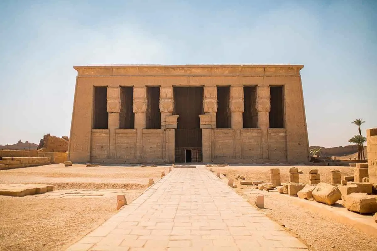 إدراج معبد دندرة ومنازل رشيد التاريخية على قائمة التراث الثقافي في العالم الإسلامي
