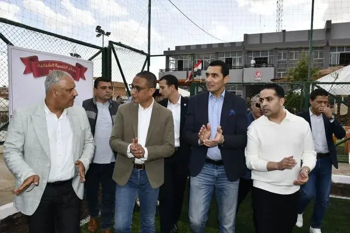 وزير الرياضة ومحافظ الجيزة يفتتحان مركز التنمية الشبابية بالشيخ زايد بعد الانتهاء من أعمال تطويره - 1000547070
