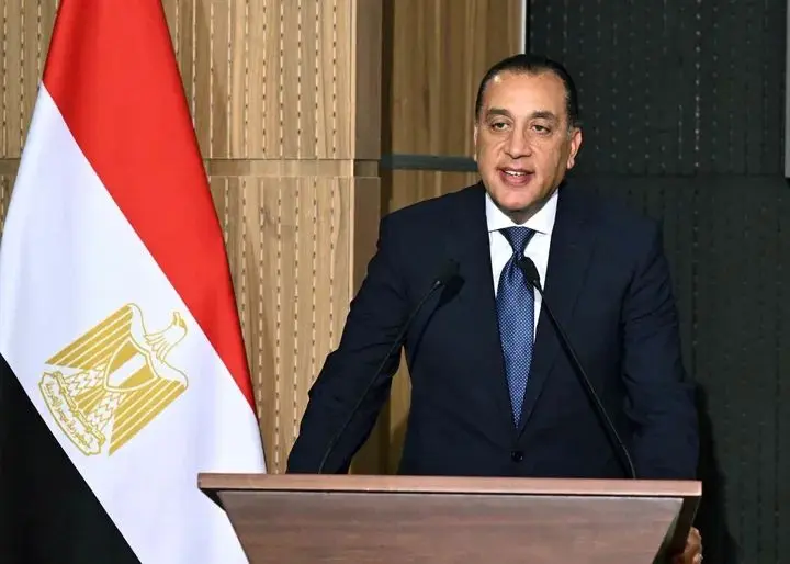 مدبولي: افتتاح مشروعات صناعية كبرى بالمنطقة الاقتصادية لقناة السويس قريبًا - 1000547156