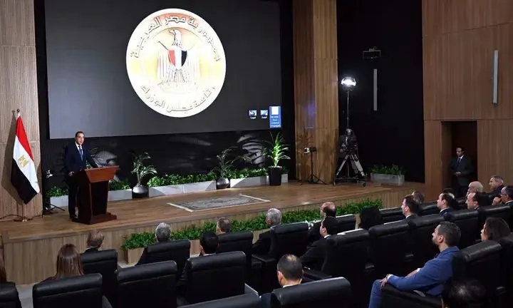 مدبولي: افتتاح مشروعات صناعية كبرى بالمنطقة الاقتصادية لقناة السويس قريبًا - 1000547157