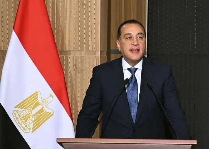 مدبولي: افتتاح مشروعات صناعية كبرى بالمنطقة الاقتصادية لقناة السويس قريبًا