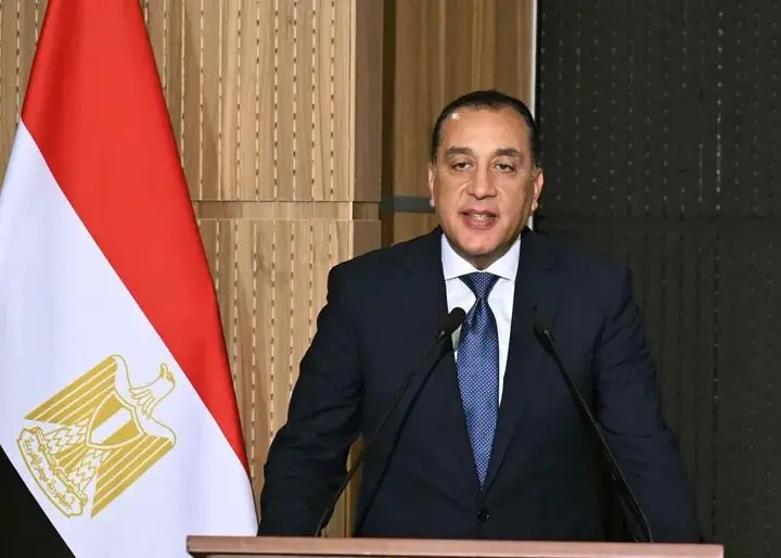 مدبولي: افتتاح مشروعات صناعية كبرى بالمنطقة الاقتصادية لقناة السويس قريبًا - 1000547160