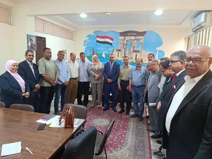 تعليم قنا تواجه التسرب المدرسي بخطة شاملة وتشكيل فرق متابعة بكل الإدارات التعليمية - 1000549652
