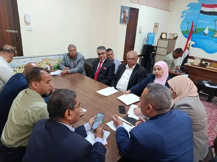 تعليم قنا تواجه التسرب المدرسي بخطة شاملة وتشكيل فرق متابعة بكل الإدارات التعليمية - 1000549654