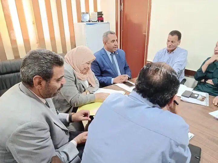 تعليم قنا تواجه التسرب المدرسي بخطة شاملة وتشكيل فرق متابعة بكل الإدارات التعليمية - 1000549661