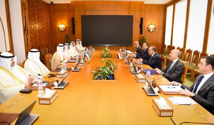 وزيرا خارجية مصر والكويت يعقدان مشاورات سياسية في القاهرة ويؤكدان عمق العلاقات الأخوية بين البلدين الشقيقين - 1000549837