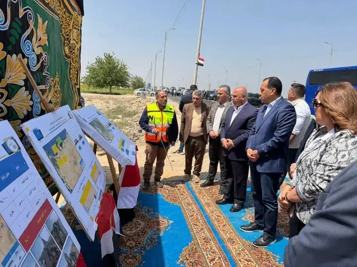 رئيس الوزراء يتفقد مشروع تطوير طريق كمين المثلث – جلبانة – بالوظة