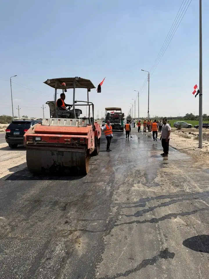 رئيس الوزراء يتفقد مشروع تطوير طريق كمين المثلث – جلبانة – بالوظة - 1000549842