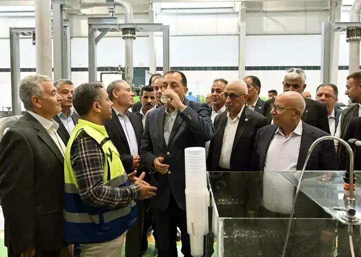 رئيس الوزراء يتفقد محطة تحلية مياه البحر بمدينة العريش