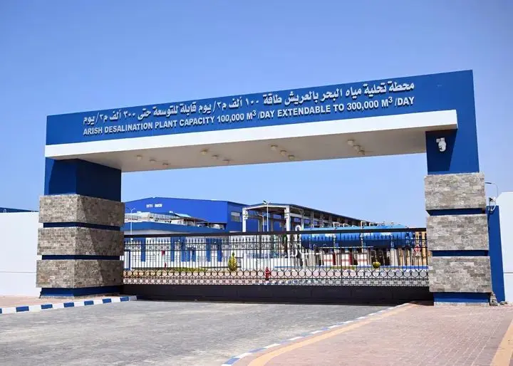 رئيس الوزراء يتفقد محطة تحلية مياه البحر بمدينة العريش - 1000549884