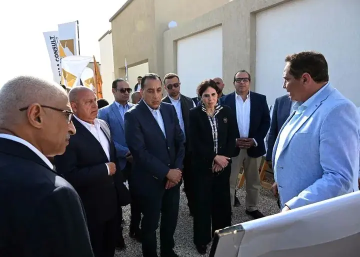 مدبولى يتابع الموقف التنفيذي لمشروع إنشاء 17 تجمعاً تنموياً حضرياً بمركزي رفح والشيخ زويد - 1000549918