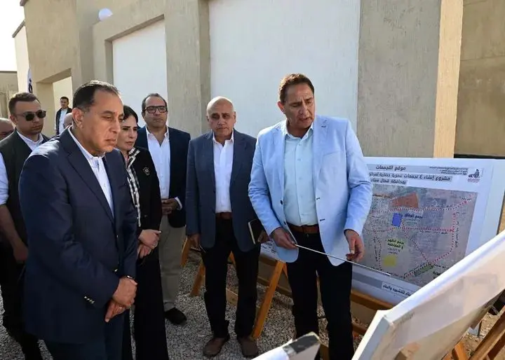 مدبولى يتابع الموقف التنفيذي لمشروع إنشاء 17 تجمعاً تنموياً حضرياً بمركزي رفح والشيخ زويد