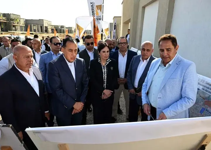 مدبولى يتابع الموقف التنفيذي لمشروع إنشاء 17 تجمعاً تنموياً حضرياً بمركزي رفح والشيخ زويد - 1000549920