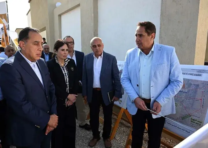 مدبولى يتابع الموقف التنفيذي لمشروع إنشاء 17 تجمعاً تنموياً حضرياً بمركزي رفح والشيخ زويد - 1000549921