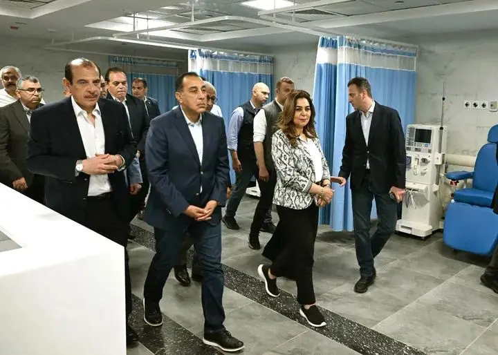 رئيس الوزراء يتفقد مبني الغسيل الكلوي الجديد بمستشفى العريش العام