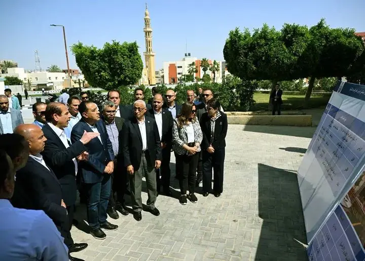 رئيس الوزراء يتفقد مبني الغسيل الكلوي الجديد بمستشفى العريش العام - 1000549952