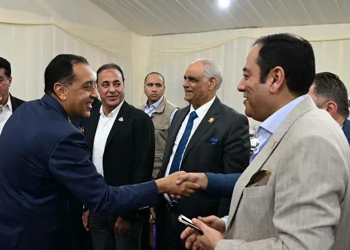 رئيس الوزراء يلتقي عدداً من أعضاء مجلسي النواب والشيوخ وكبار مشايخ وعواقل سيناء - 1000550075