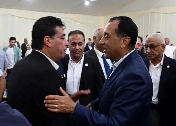 رئيس الوزراء يلتقي عدداً من أعضاء مجلسي النواب والشيوخ وكبار مشايخ وعواقل سيناء - 1000550076