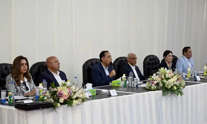 رئيس الوزراء يلتقي عدداً من أعضاء مجلسي النواب والشيوخ وكبار مشايخ وعواقل سيناء - 1000550081