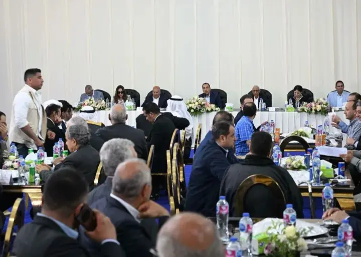 رئيس الوزراء يلتقي عدداً من أعضاء مجلسي النواب والشيوخ وكبار مشايخ وعواقل سيناء - 1000550088