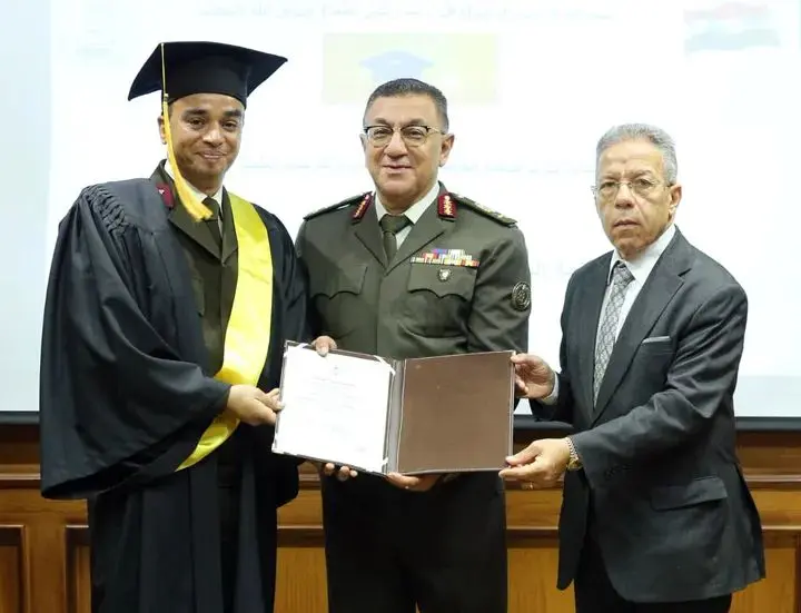الأكاديمية الطبية العسكرية تكرم المتميزين من الأطباء العسكريين والمدنيين - 1000550330