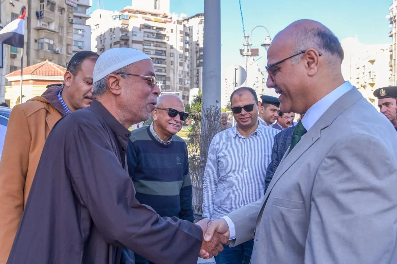 في أول أيام رمضان.. محافظ الإسكندرية يتابع ميدانياً سيولة الحركة المرورية - 1000550879