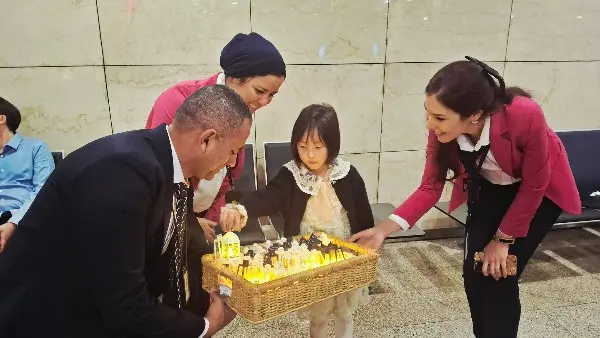 بفوانيس رمضان وهدايا تذكارية.. مطار القاهرة الدولي يشارك المسافرين أجواء الشهر الفضيل