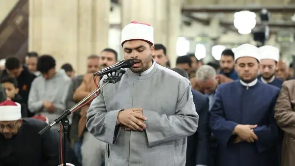 "طبيب بدرجة قارئ".. من هو الطالب الجامعي الذي أم المصلين في الجامع الأزهر بليلة 3 رمضان؟ - 1000551847
