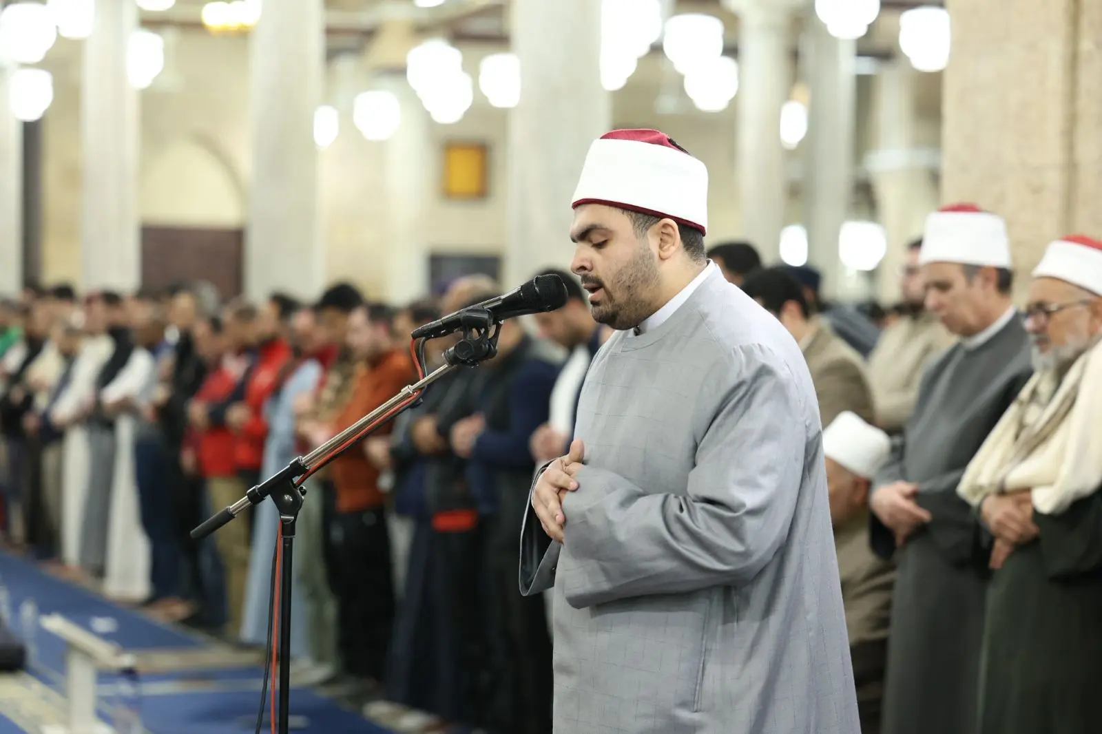 "طبيب بدرجة قارئ".. من هو الطالب الجامعي الذي أم المصلين في الجامع الأزهر بليلة 3 رمضان؟ - 1000551848
