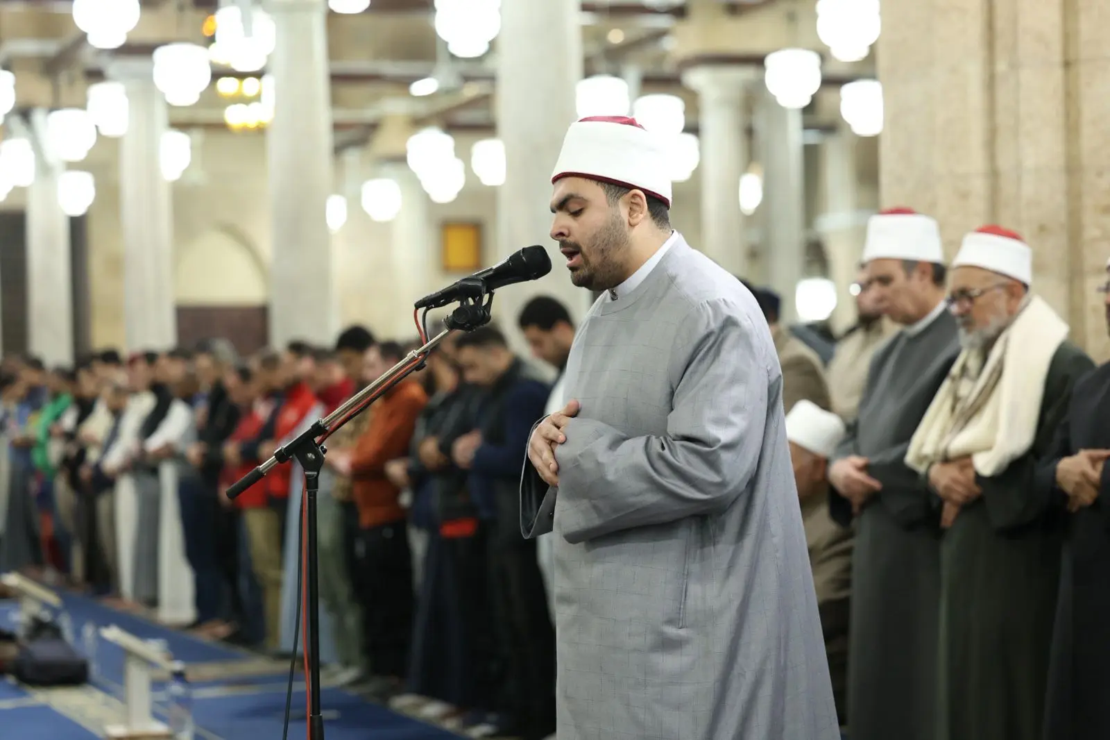 "طبيب بدرجة قارئ".. من هو الطالب الجامعي الذي أم المصلين في الجامع الأزهر بليلة 3 رمضان؟ - 1000551849