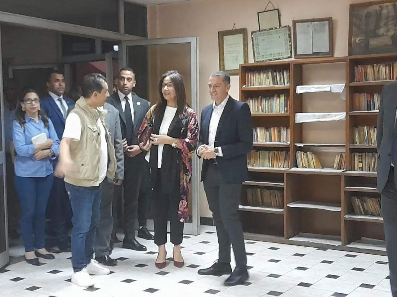 وزيرة الثقافة توجه بوضع قصر ثقافة العقاد بأسوان على الخريطة السياحية والثقافية بالمحافظة - 1000552283