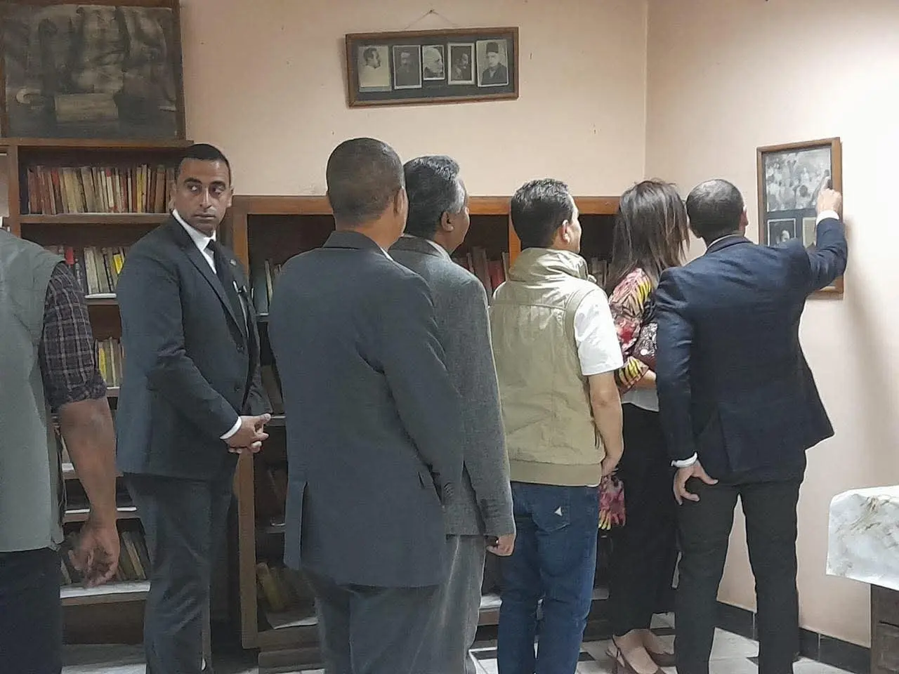وزيرة الثقافة توجه بوضع قصر ثقافة العقاد بأسوان على الخريطة السياحية والثقافية بالمحافظة - 1000552284