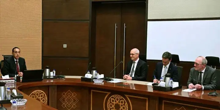 مدبولي يشيد بإعلان شركة "فاليو" الفرنسية فتتاح مركزها الجديد في مصر لتطوير تطبيقات الذكاء الاصطناعي - 1000552313 1